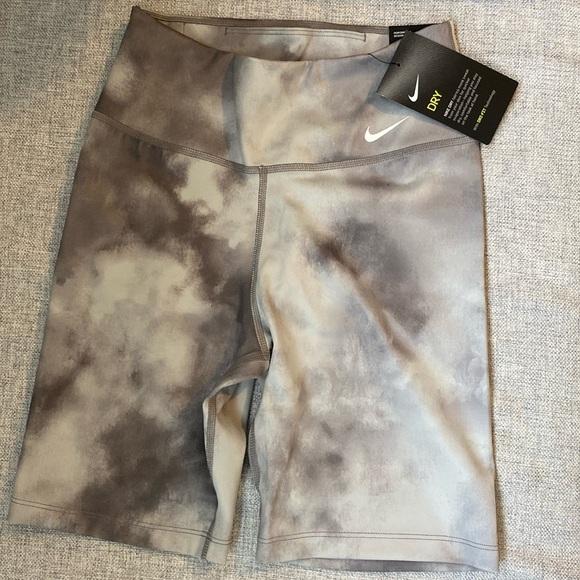 Nike One Women’s Sky-Dyed Active Shorts - Picture 2 of 5